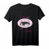 Pudel liegen nicht einfach herum, sie verschönern den Raum - Comicstyle Pudel T-Shirt für Pudelliebhaber und Hundefreunde