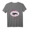Pudel liegen nicht einfach herum, sie verschönern den Raum - Comicstyle Pudel T-Shirt für Pudelliebhaber und Hundefreunde
