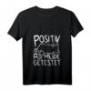 Damen Mieze Katze POSITIV AUF MÜDE GETESTET - Schlaf T-Shirt mit V-Ausschnitt für Katzenliebhaber & Morgenmüde
