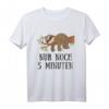 Lustiges Faultier 'Nur noch 5 Minuten' Schlaf Pyjama Nachthemd T-Shirt – Bequemes und humorvolles Schlafoutfit für entspannte Nächte