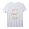 Kaffee Arbeit Whiskey Schlaf Wiederholung Whiskey Bourbon T-Shirt - Vintage Spirituosen Motiv für Bourbon-Trinker und Whiskey-Liebhaber