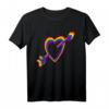 Pride Herz mit Pfeil im Regenbogen-Design - Buntes LGBTQ+ Schwul Lesben T-Shirt für CSD & Pride Events
