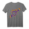 Pride Herz mit Pfeil im Regenbogen-Design - Buntes LGBTQ+ Schwul Lesben T-Shirt für CSD & Pride Events