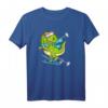 Lustiges Dinosaurier fährt Ski T-Shirt - Perfektes Geschenk für Skifahrer, Dino-Fans und Après-Ski Party