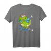 Lustiges Dinosaurier fährt Ski T-Shirt - Perfektes Geschenk für Skifahrer, Dino-Fans und Après-Ski Party