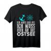 Ich Muss Gar Nichts, Ich Muss Nur An Die Ostsee T-Shirt – Witziges Küstenoutfit für Strandurlaub & Ostsee-Liebhaber
