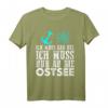 Ich Muss Gar Nichts, Ich Muss Nur An Die Ostsee T-Shirt – Witziges Küstenoutfit für Strandurlaub & Ostsee-Liebhaber