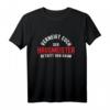 Der Hausmeister Betritt Raum Haustechnik T-Shirt – Lustiges Motiv für Hausmeister und Haustechniker bei der Arbeit