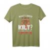Lustiges Kilt T-Shirt mit Spruch 'What's Under My Kilt If I'm Having A Good Day Lipstick' – Perfekt für schottische Männer mit Humor
