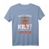 Lustiges Kilt T-Shirt mit Spruch 'What's Under My Kilt If I'm Having A Good Day Lipstick' – Perfekt für schottische Männer mit Humor