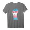 Transgender Flagge Hand Symbol Faust Transsexuell Trans T-Shirt – LGBT Pride Geschenk für Transgender und transsexuelle Freunde