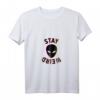 Damen Awesome Stay Weird Alien Face Glitch UFO T-Shirt mit V-Ausschnitt - Leichtes, Trendiges Sci-Fi Shirt für Frauen