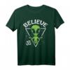 Meditating Alien Believe T-Shirt – Humorvolles UFO und Alien Motiv für Science-Fiction Fans, Conspiracy Theorists & Inner Peace Enthusiasten, perfekt für Events, Geburtstage, Halloween & Weihnachten