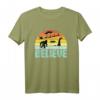 Believe Santa Claus Bigfood Nessie UFO Retro Sonnenuntergang - Lustiges Mythos T-Shirt für Partys, Weihnachten & besondere Anlässe