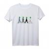 Alien Überqueren die Straße Ufo Weltraum T-Shirt - Originelles Sci-Fi Design für Herren und Damen