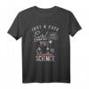Nur ein süßes Mädchen das Wissenschaft liebt - Lustiges Wissenschaft T-Shirt für Mädchen mit Hobby-Design