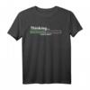 Thinking please wait Lustig Computer PC IT Admin Geek Nerd T-Shirt - Humorvolles IT Geschenk für Nerds und Geeks