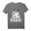 In Doge vertrauen wir Dogecoin Kryptowährung T-Shirt – Stolz zeigen für Krypto-Hodler, Shiba-Liebhaber & Blockchain-Fans