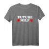 ZUKÜNFTIGE MILF Retro T-Shirt - Humorvolles, klassisch geschnittenes Shirt mit doppeltem Saum